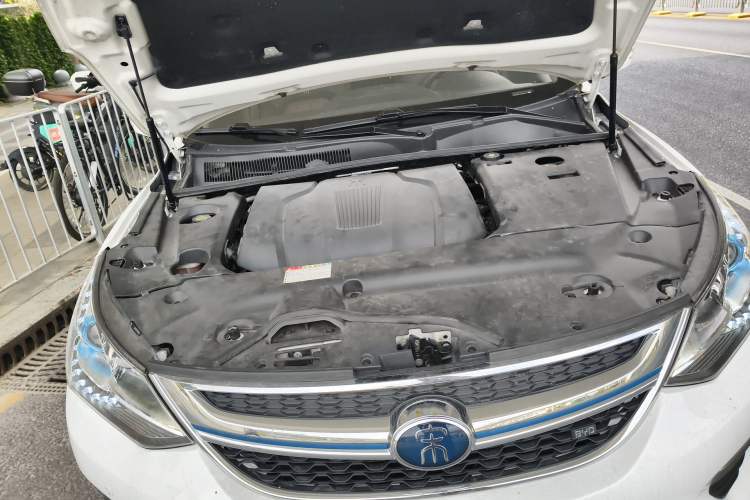 Used BYD Song New Energy 2017 Song DM 1.5TID All-Wheel Drive Luxury Model Engine Bay Right