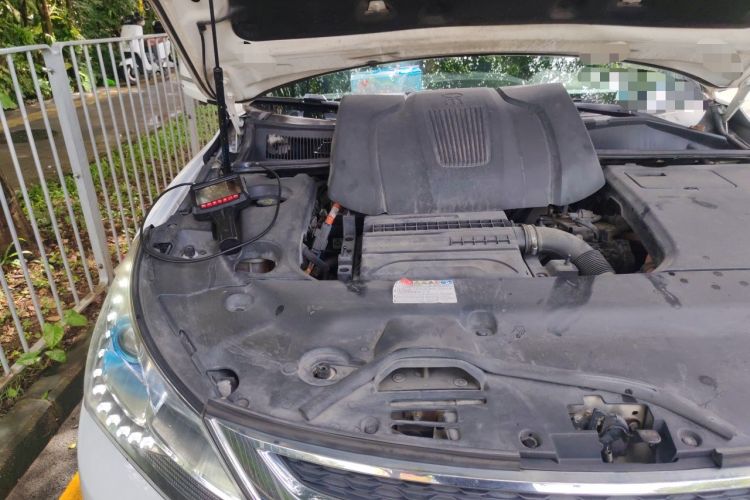Used BYD Song New Energy 2017 Song DM 1.5TID All-Wheel Drive Luxury Model Engine Bay Right