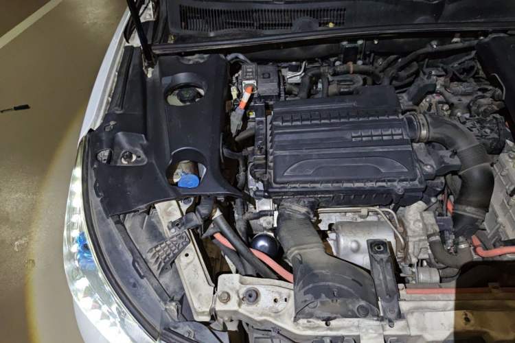 Used BYD Song New Energy 2017 Song DM 1.5TID All-Wheel Drive Prestige Model Engine Bay Right