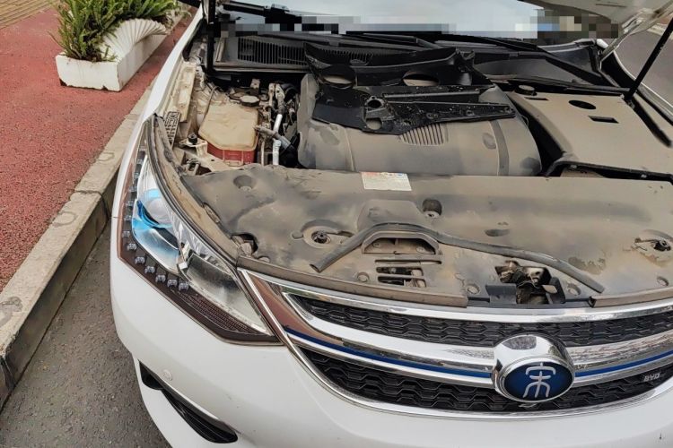 Used BYD Song New Energy 2017 Song DM 1.5TID All-Wheel Drive Luxury Model Engine Bay Right