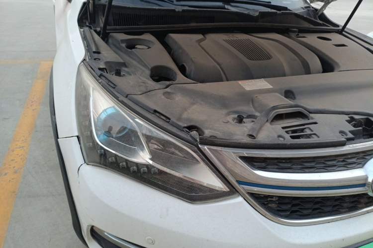 Used BYD Song New Energy 2017 Song DM 1.5TID All-Wheel Drive Luxury Model Engine Bay Right