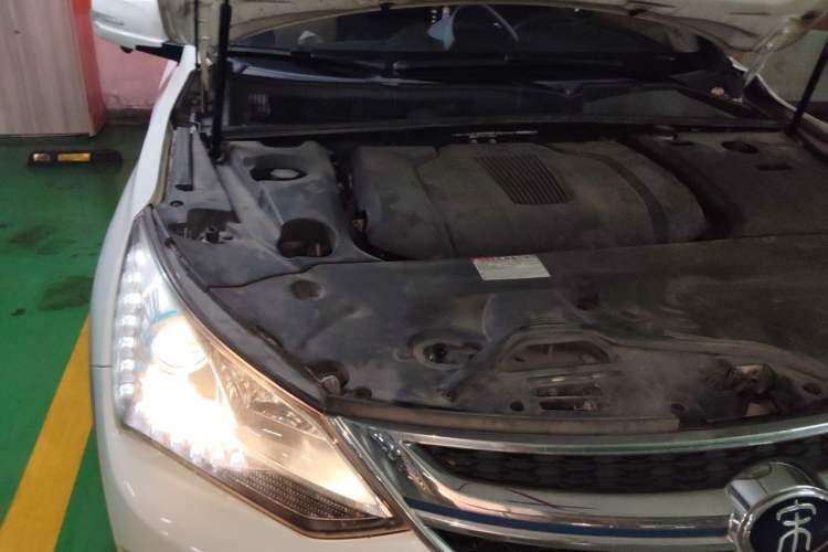 Used BYD Song New Energy 2017 Song DM 1.5TID All-Wheel Drive Luxury Model Engine Bay Right