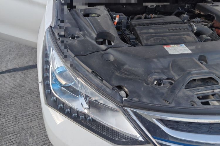 Used BYD Song New Energy 2017 Song DM 1.5TID All-Wheel Drive Luxury Model Engine Bay Right