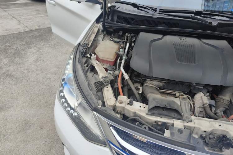 Used BYD Song New Energy 2017 Song DM 1.5TID All-Wheel Drive Luxury Model Engine Bay Right