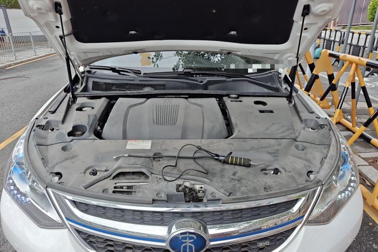Used BYD Song New Energy 2017 Song DM 1.5TID All-Wheel Drive Luxury Model Engine Bay