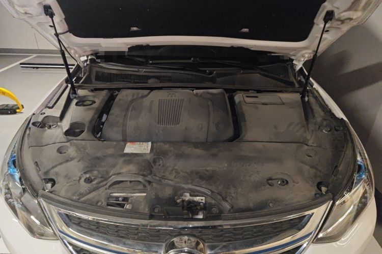 Used BYD Song New Energy 2017 Song DM 1.5TID All-Wheel Drive Luxury Model Engine Bay
