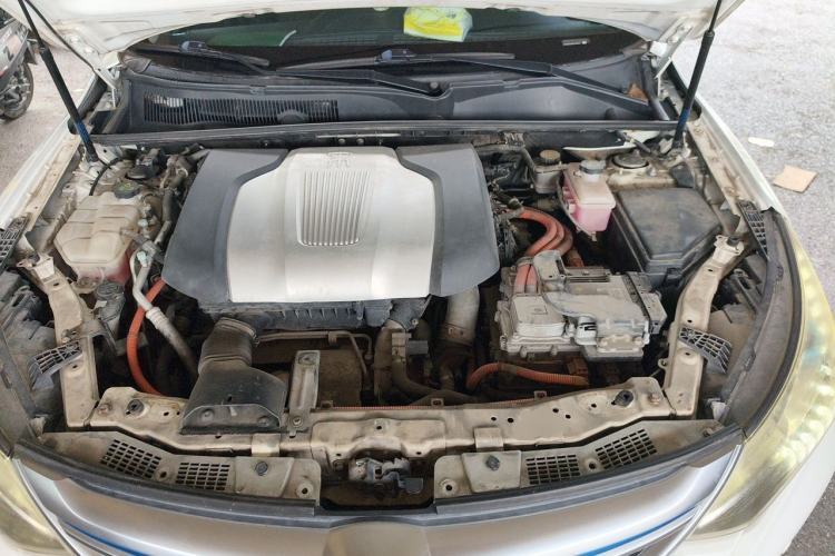 Used BYD Song New Energy 2017 Song DM 1.5TID All-Wheel Drive Luxury Model Engine Bay