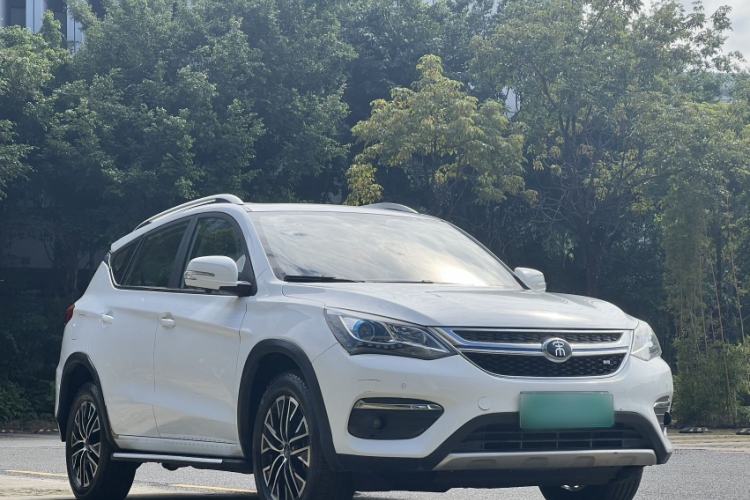 Used BYD Song New Energy 2017 Song DM 1.5TID All-Wheel Drive Luxury Model Exterior 3