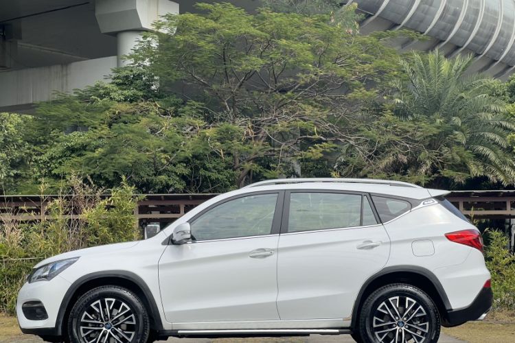 Used BYD Song New Energy 2017 Song DM 1.5TID All-Wheel Drive Luxury Model Exterior 3