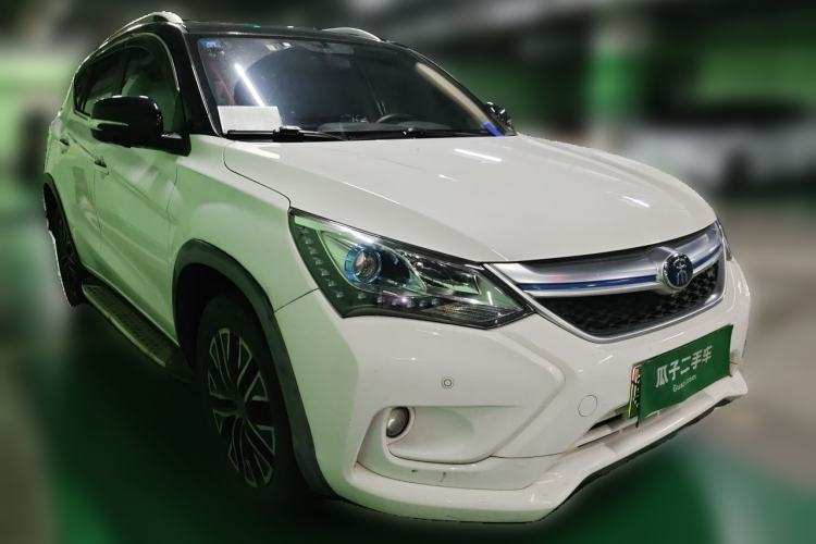 Used BYD Song New Energy 2017 Song DM 1.5TID All-Wheel Drive Luxury Model Front Right 45 Deg