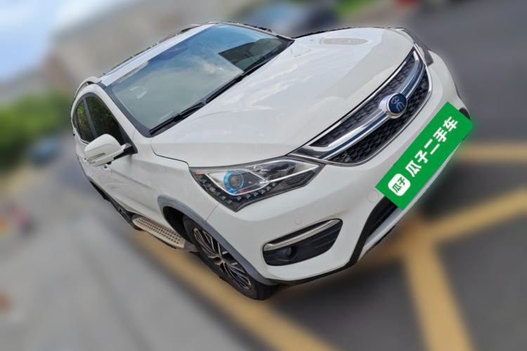 Used BYD Song New Energy 2017 Song DM 1.5TID All-Wheel Drive Prestige Model Front Right 45 Deg