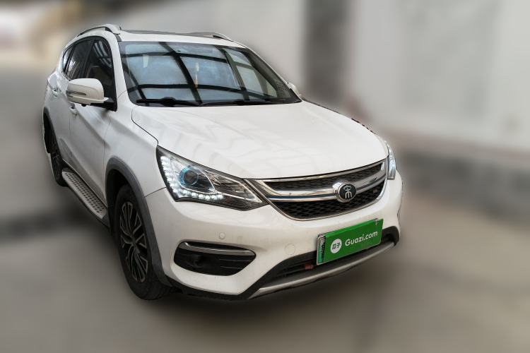 Used BYD Song New Energy 2017 Song DM 1.5TID All-Wheel Drive Prestige Model Front Right 45 Deg