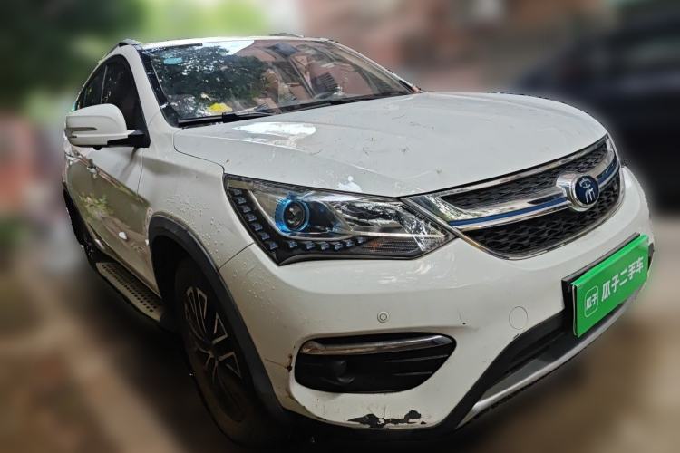 Used BYD Song New Energy 2017 Song DM 1.5TID All-Wheel Drive Luxury Model Front Right 45 Deg