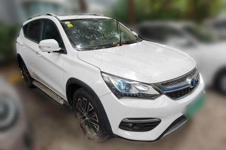 Used BYD Song New Energy 2017 Song DM 1.5TID All-Wheel Drive Luxury Model Front Right 45 Deg