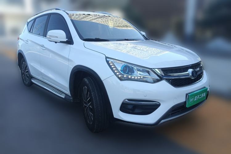 Used BYD Song New Energy 2017 Song DM 1.5TID All-Wheel Drive Luxury Model Front Right 45 Deg