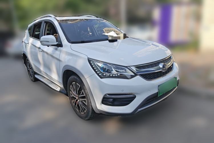 Used BYD Song New Energy 2017 Song DM 1.5TID All-Wheel Drive Luxury Model Front Right 45 Deg