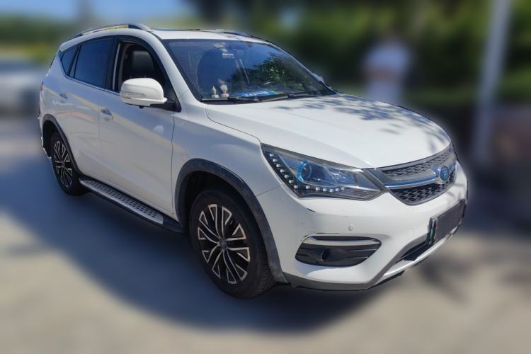 Used BYD Song New Energy 2017 Song DM 1.5TID All-Wheel Drive Luxury Model Front Right 45 Deg