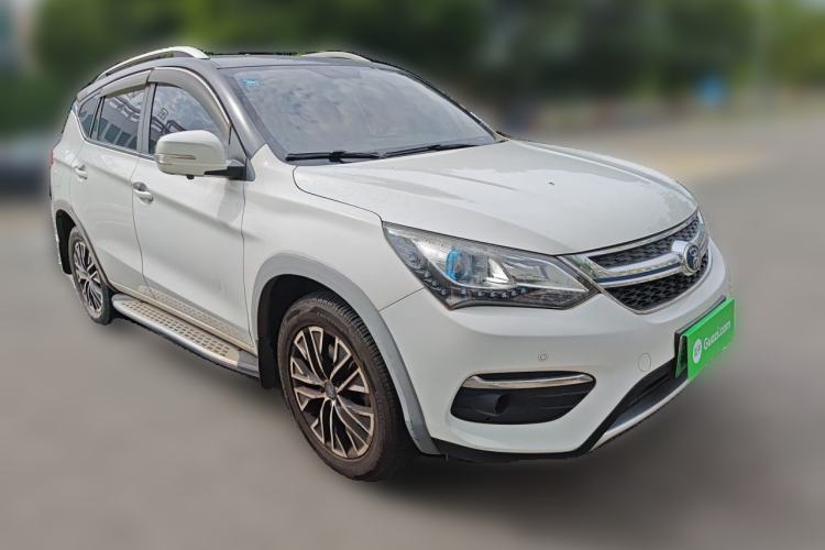 Used BYD Song New Energy 2017 Song DM 1.5TID All-Wheel Drive Luxury Model Front Right 45 Deg