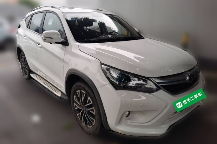Used BYD Song New Energy 2017 Song DM 1.5TID All-Wheel Drive Luxury Model Front Right 45 Deg