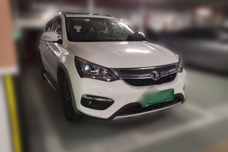 Used BYD Song New Energy 2017 Song DM 1.5TID All-Wheel Drive Luxury Model Front Right 45 Deg