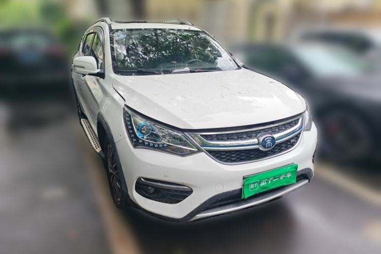 Used BYD Song New Energy 2017 Song DM 1.5TID All-Wheel Drive Luxury Model Front Right 45 Deg