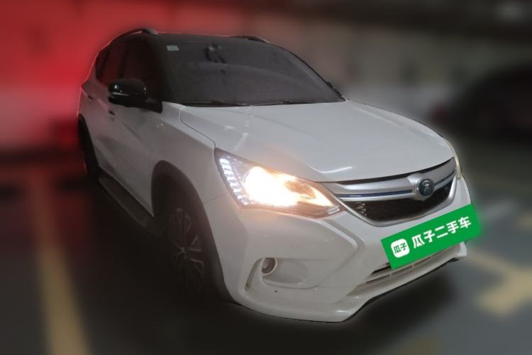 Used BYD Song New Energy 2017 Song DM 1.5TID All-Wheel Drive Luxury Model Front Right 45 Deg
