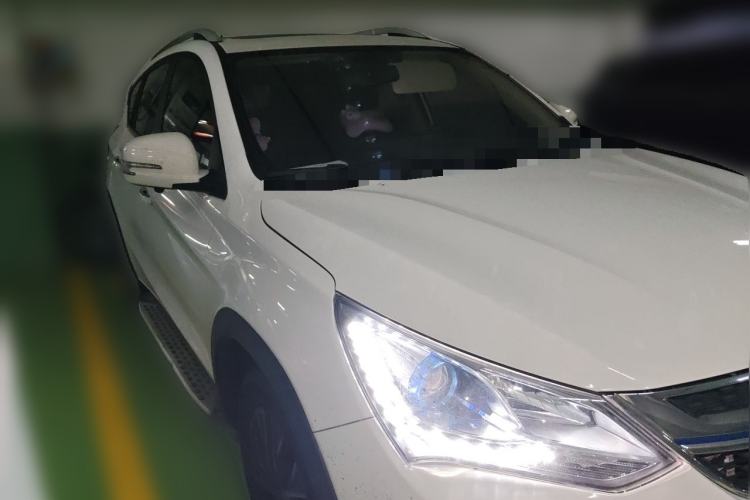 Used BYD Song New Energy 2017 Song DM 1.5TID All-Wheel Drive Luxury Model Front Right 45 Deg