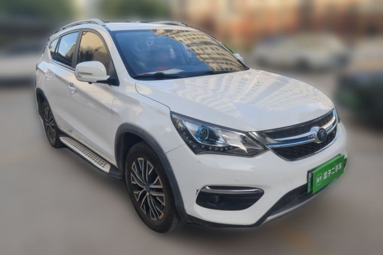 Used BYD Song New Energy 2017 Song DM 1.5TID All-Wheel Drive Luxury Model Front Right 45 Deg