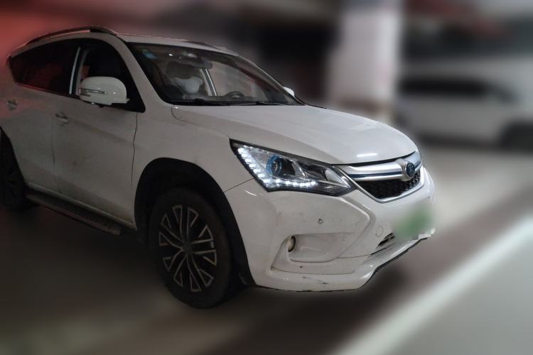 Used BYD Song New Energy 2017 Song DM 1.5TID All-Wheel Drive Luxury Model Front Right 45 Deg