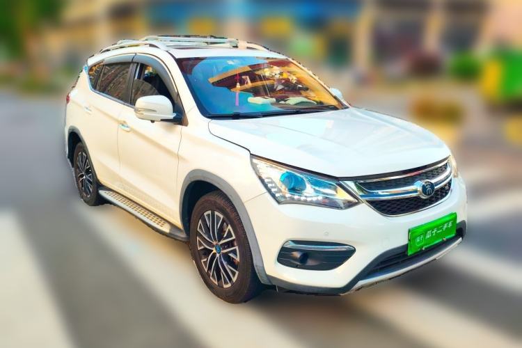 Used BYD Song New Energy 2017 Song DM 1.5TID All-Wheel Drive Luxury Model Front Right 45 Deg