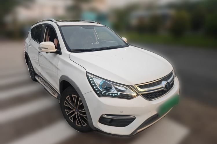 Used BYD Song New Energy 2017 Song DM 1.5TID All-Wheel Drive Luxury Model Front Right 45 Deg