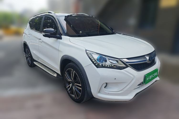 Used BYD Song New Energy 2017 Song DM 1.5TID All-Wheel Drive Luxury Model Front Right 45 Deg