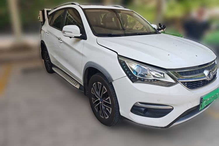 Used BYD Song New Energy 2017 Song DM 1.5TID All-Wheel Drive Luxury Model Front Right 45 Deg