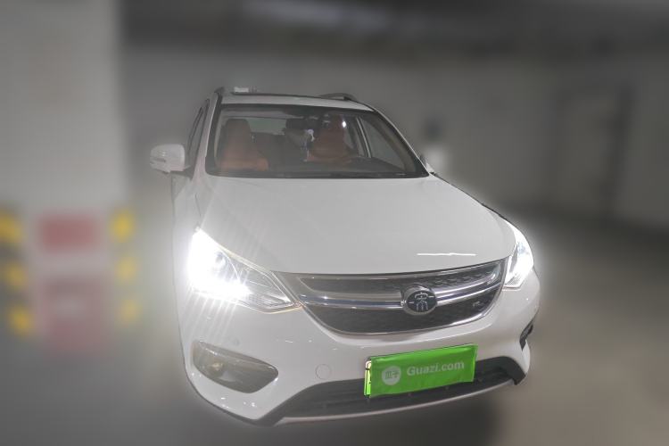Used BYD Song New Energy 2017 Song DM 1.5TID All-Wheel Drive Luxury Model Front Right 45 Deg