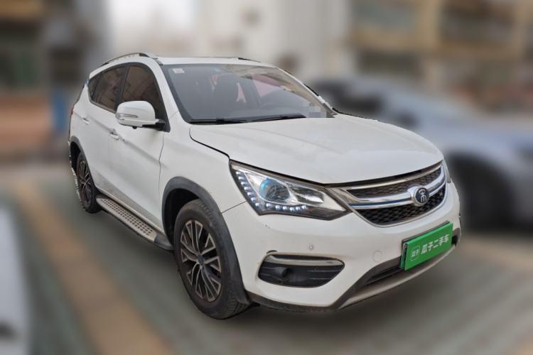 Used BYD Song New Energy 2017 Song DM 1.5TID All-Wheel Drive Luxury Model Front Right 45 Deg