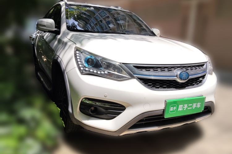 Used BYD Song New Energy 2017 Song DM 1.5TID All-Wheel Drive Luxury Model Front Right 45 Deg