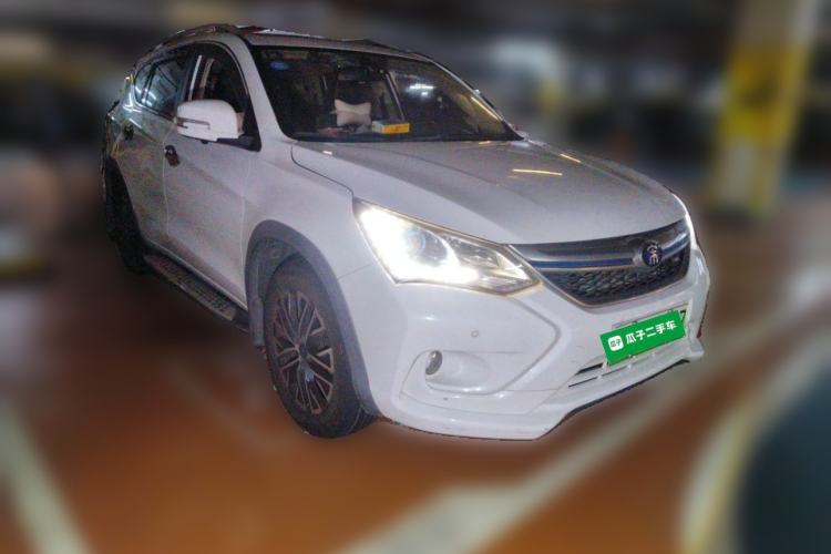 Used BYD Song New Energy 2017 Song DM 1.5TID All-Wheel Drive Luxury Model Front Right 45 Deg