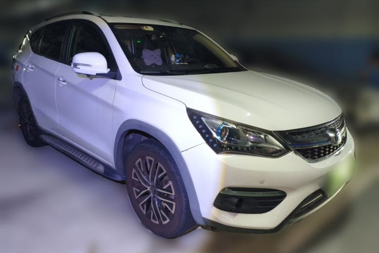 Used BYD Song New Energy 2017 Song DM 1.5TID All-Wheel Drive Luxury Model Front Right 45 Deg