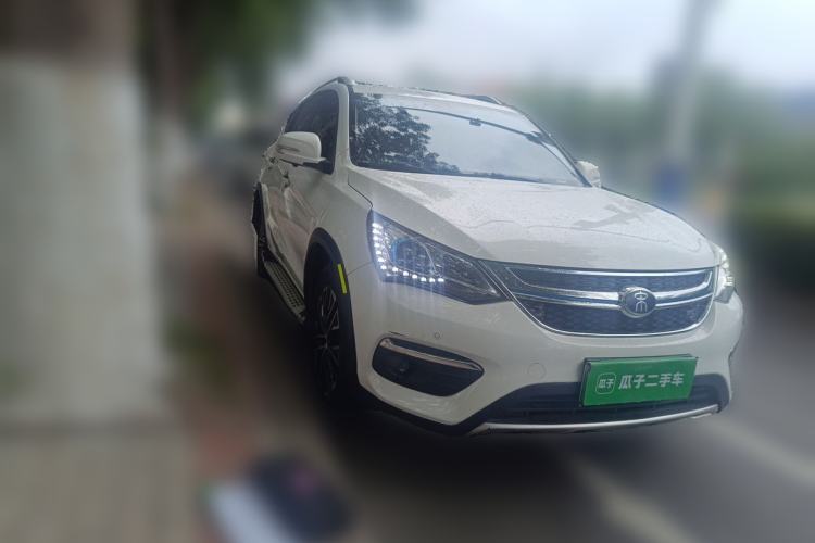 Used BYD Song New Energy 2017 Song DM 1.5TID All-Wheel Drive Luxury Model Front Right 45 Deg