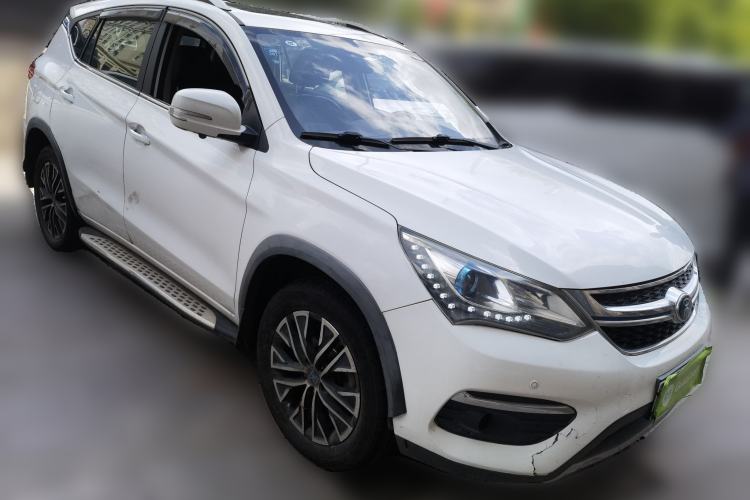 Used BYD Song New Energy 2017 Song DM 1.5TID All-Wheel Drive Luxury Model Front Right 45 Deg
