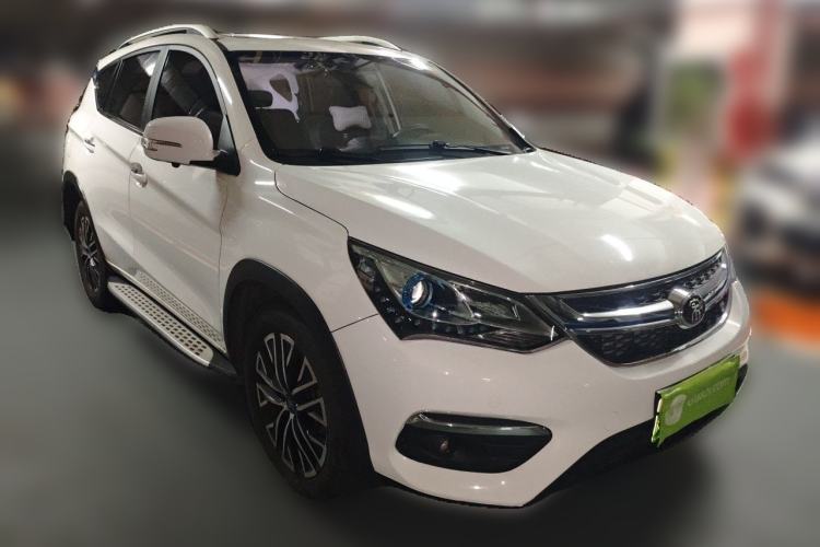 Used BYD Song New Energy 2017 Song DM 1.5TID All-Wheel Drive Luxury Model Front Right 45 Deg
