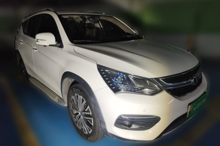 Used BYD Song New Energy 2017 Song DM 1.5TID All-Wheel Drive Luxury Model Front Right 45 Deg