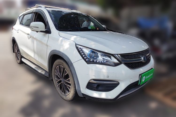Used BYD Song New Energy 2017 Song DM 1.5TID All-Wheel Drive Luxury Model Front Right 45 Deg