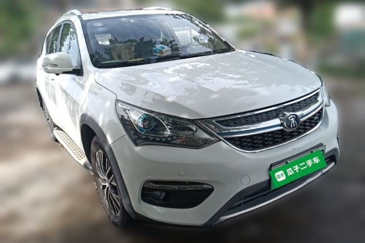 Used BYD Song New Energy 2017 Song DM 1.5TID All-Wheel Drive Prestige Model Front Right 45 Deg