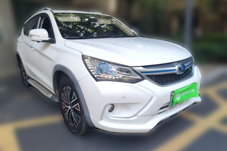 Used BYD Song New Energy 2017 Song DM 1.5TID All-Wheel Drive Luxury Model Front Right 45 Deg