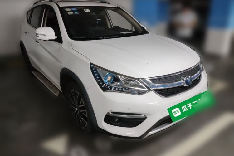 Used BYD Song New Energy 2017 Song DM 1.5TID All-Wheel Drive Luxury Model Front Right 45 Deg
