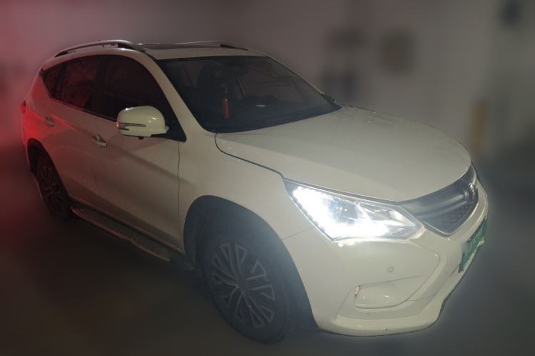 Used BYD Song New Energy 2017 Song DM 1.5TID All-Wheel Drive Luxury Model Front Right 45 Deg