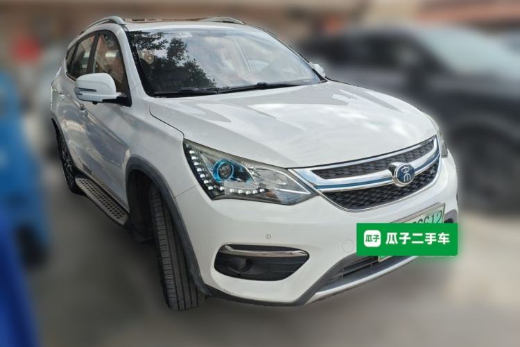 Used BYD Song New Energy 2017 Song DM 1.5TID All-Wheel Drive Luxury Model Front Right 45 Deg