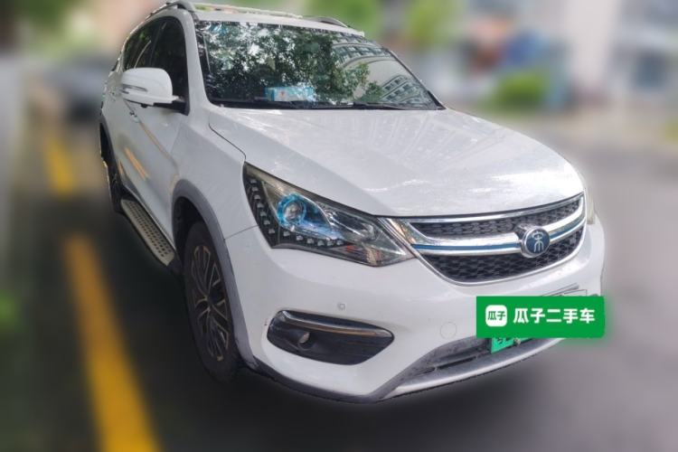 Used BYD Song New Energy 2017 Song DM 1.5TID All-Wheel Drive Luxury Model Front Right 45 Deg