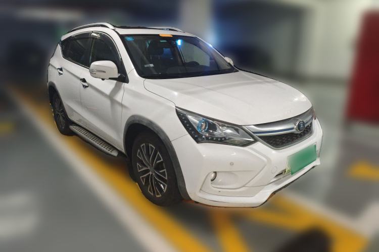 Used BYD Song New Energy 2017 Song DM 1.5TID All-Wheel Drive Luxury Model Front Right 45 Deg